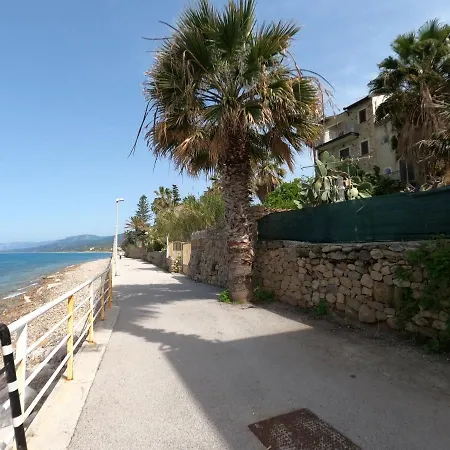 Casa vacanze Terrazza Lungomare Caronia Marina